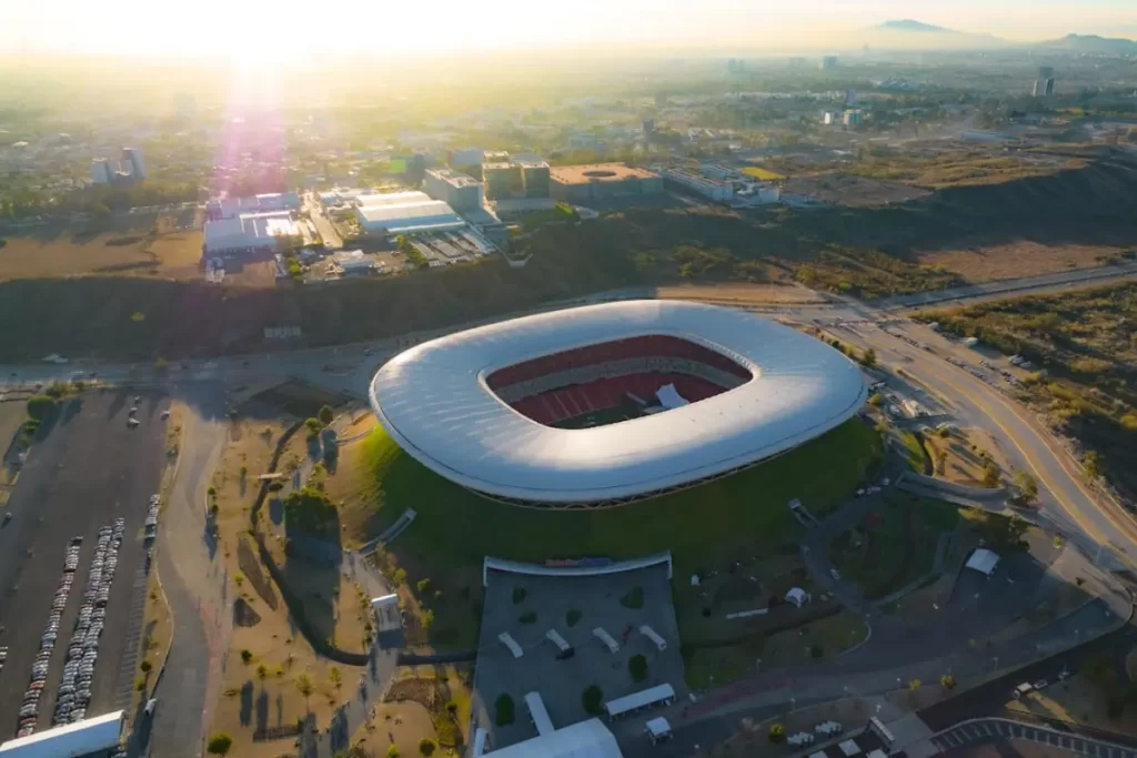 Vista desde arriba del estadio, calles y algunas otras estructuras